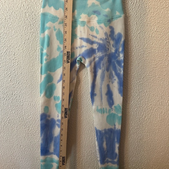Spiritual Gangster Blue and White Tie-Dye Leggings - Picture 6 of 7